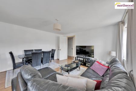 2 bedroom Flat for sale in Chadwell Health, Romford, RM6