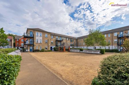 2 bedroom Flat for sale in Chadwell Health, Romford, RM6