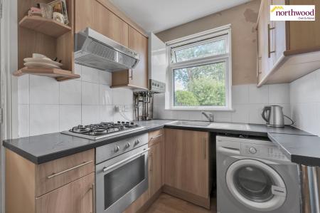 2 bedroom Maisonette for sale in Fairfield Drive, Watford, WD17