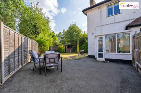 2 bedroom Maisonette for sale in Fairfield Drive, Watford, WD17