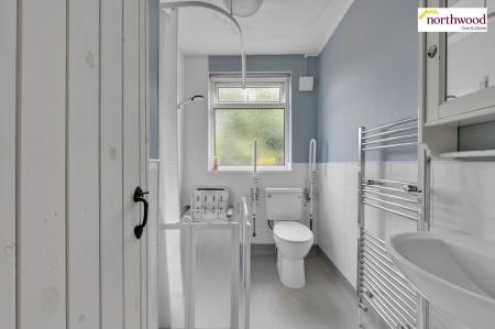 2 bedroom Maisonette for sale in Fairfield Drive, Watford, WD17