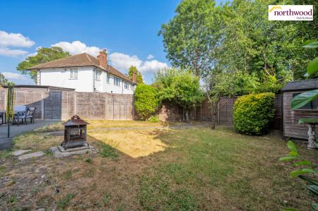 2 bedroom Maisonette for sale in Fairfield Drive, Watford, WD17