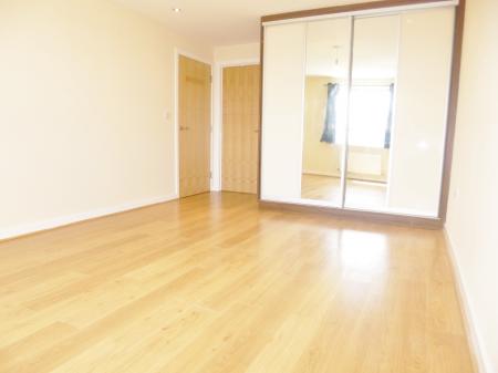 2 bedroom Flat to let in Wilmington Close, Watford, WD18