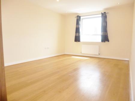 2 bedroom Flat to let in Wilmington Close, Watford, WD18