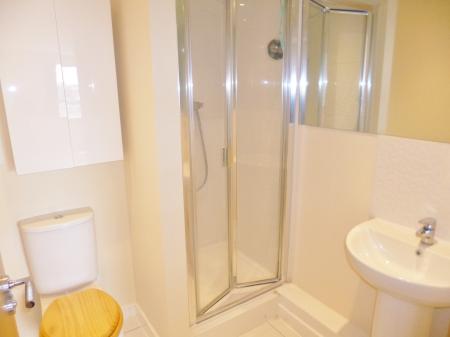 2 bedroom Flat to let in Wilmington Close, Watford, WD18