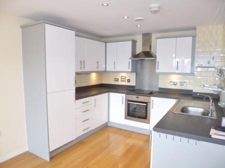 2 bedroom Flat to let in Wilmington Close, Watford, WD18