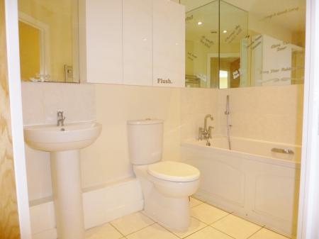 2 bedroom Flat to let in Wilmington Close, Watford, WD18