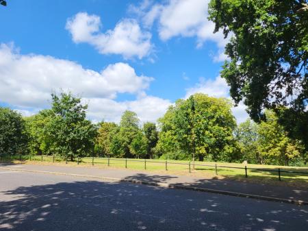 1 bedroom Flat to let in Eastbury Road, Watford, WD19