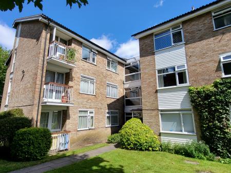 1 bedroom Flat to let in Eastbury Road, Watford, WD19