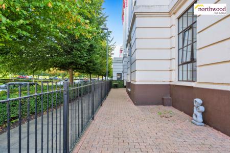3 bedroom Duplex for sale in Overtine Drive, Kings Langley, WD4