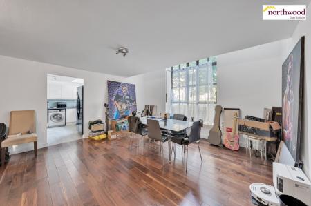 3 bedroom Duplex for sale in Overtine Drive, Kings Langley, WD4