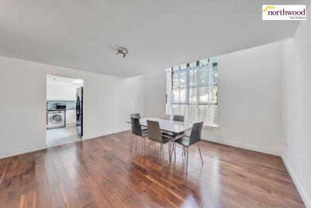3 bedroom Duplex for sale in Overtine Drive, Kings Langley, WD4