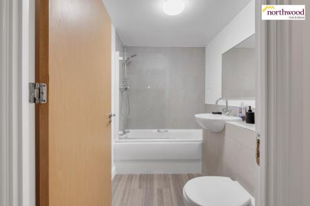 3 bedroom Duplex for sale in Overtine Drive, Kings Langley, WD4