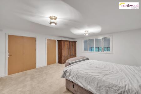 3 bedroom Duplex for sale in Overtine Drive, Kings Langley, WD4