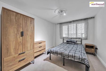 3 bedroom Duplex for sale in Overtine Drive, Kings Langley, WD4