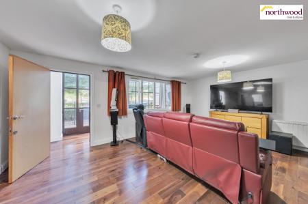 3 bedroom Duplex for sale in Overtine Drive, Kings Langley, WD4