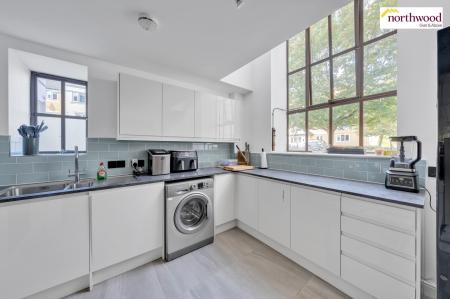 3 bedroom Duplex for sale in Overtine Drive, Kings Langley, WD4