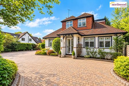 4 bedroom Detached bungalow for sale in Abbots Road, Abbots Langley, WD5