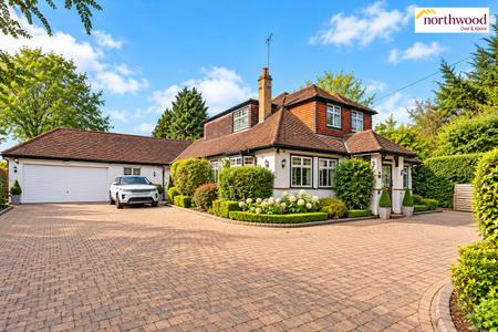 4 bedroom Detached bungalow for sale in Abbots Road, Abbots Langley, WD5