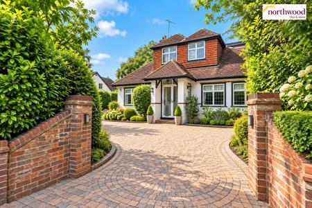 4 bedroom Detached bungalow for sale in Abbots Road, Abbots Langley, WD5