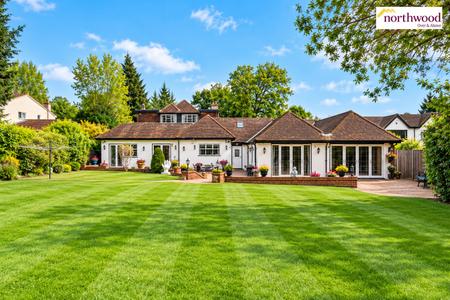 4 bedroom Detached bungalow for sale in Abbots Road, Abbots Langley, WD5