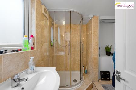 5 bedroom Mixed Use for sale in Queens Road, Watford, WD17