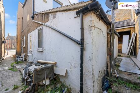 5 bedroom Mixed Use for sale in Queens Road, Watford, WD17