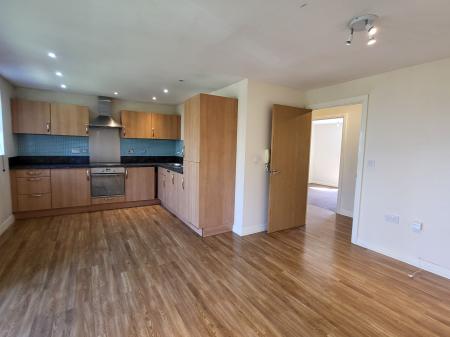2 bedroom Flat to let in Bushey Heath, Bushey, WD23