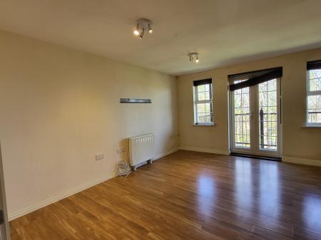 2 bedroom Flat to let in Bushey Heath, Bushey, WD23