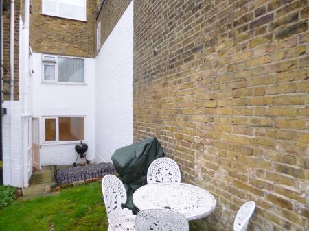 1 bedroom Flat to let in Chalk Hill, Watford, WD19
