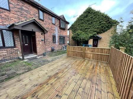 2 bedroom Terraced House to let in Aspen Park Drive, Watford, WD25