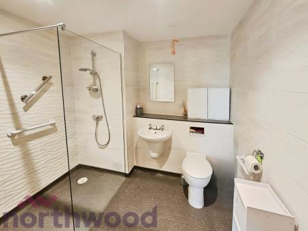 2 bedroom Flat for sale in Harpers Road, Warrington, Padgate, WA2