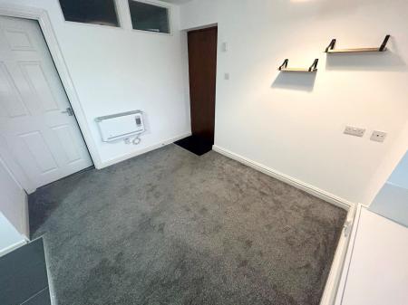 1 bedroom Flat to let in Colwyn Close, Callands, Warrington, WA5