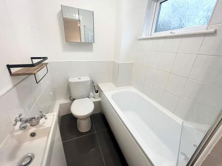1 bedroom Flat to let in Colwyn Close, Callands, Warrington, WA5