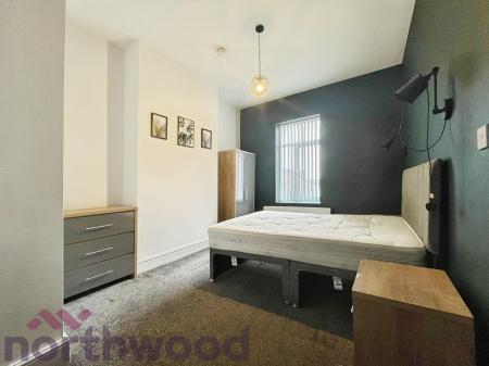 1 bedroom House share to let in 1 Wynne Road, St Helens, WA10