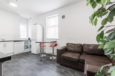 1 bedroom House share to let in 1 Wynne Road, St Helens, WA10