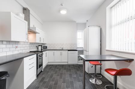 1 bedroom House share to let in 1 Wynne Road, St Helens, WA10