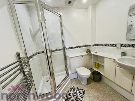 2 bedroom Flat to let in Palmyra Square North, Warrington, WA1