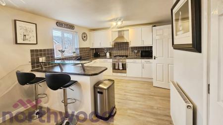 4 bedroom Semi-detached house for sale in Stainbridge Close, Warrington, Great Sankey, WA5