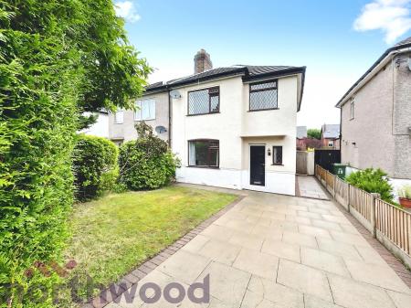 3 bedroom Semi-detached house to let in East Avenue, Stockton Heath, Warrington, WA4
