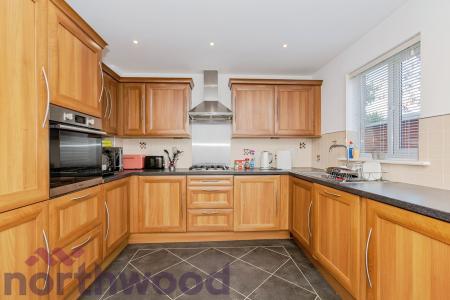 1 bedroom House share to let in Firth Boulevard, Warrington, WA2