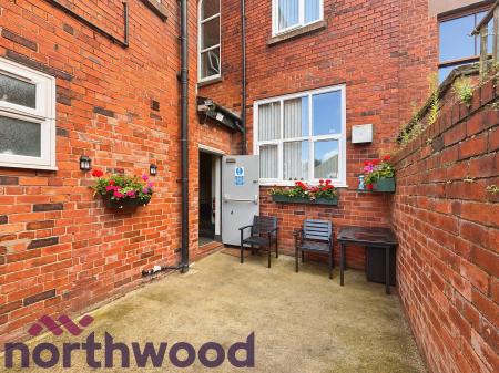 1 bedroom House share to let in 1 Wynne Road, St Helens, WA10