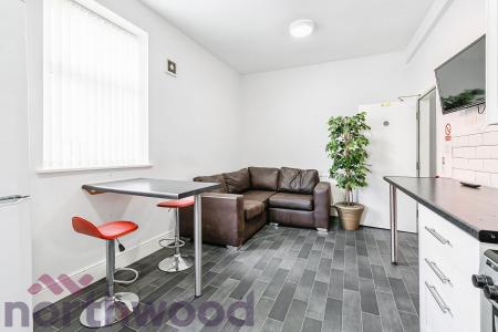 1 bedroom House share to let in 1 Wynne Road, St Helens, WA10