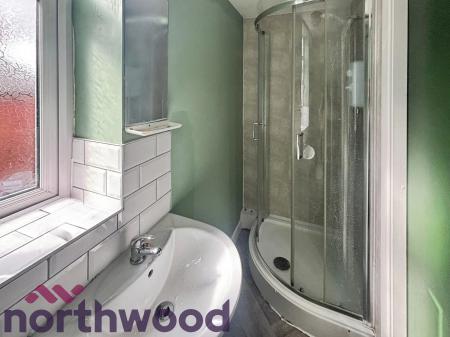 1 bedroom House share to let in 1 Wynne Road, St Helens, WA10