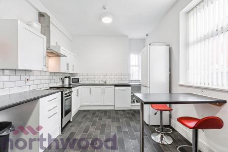 1 bedroom House share to let in 1 Wynne Road, St Helens, WA10