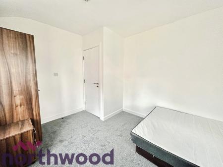 1 bedroom House share to let in 1 Wynne Road, St Helens, WA10