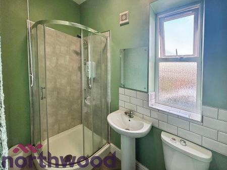 1 bedroom House share to let in 1 Wynne Road, St Helens, WA10