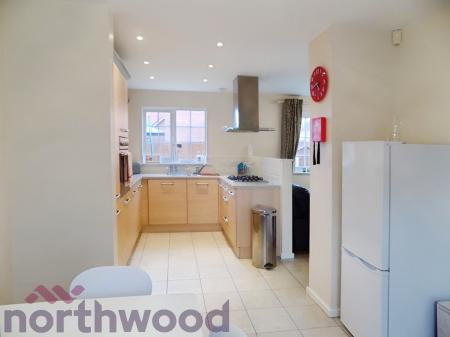 5 bedroom House share to let in Firth Boulevard, Warrington, WA2