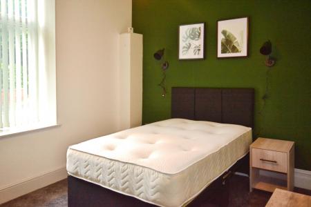 1 bedroom House share to let in 1 Wynne Road, St Helens, WA10