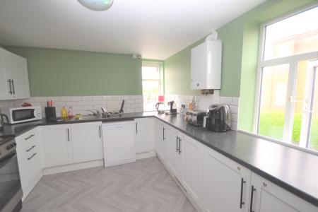 1 bedroom House share to let in 1 Wynne Road, St Helens, WA10